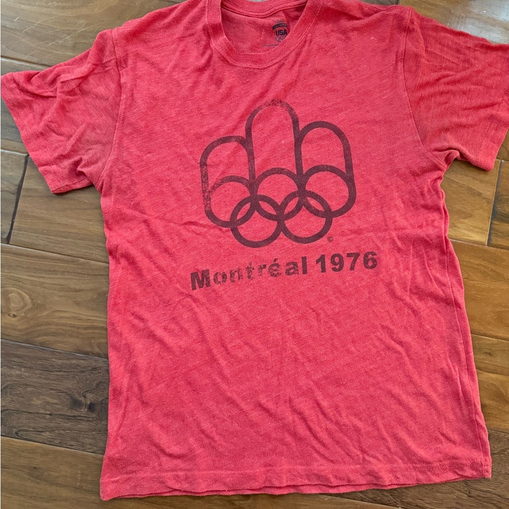 GAP Red Graphic Tee - Short Sleeve
